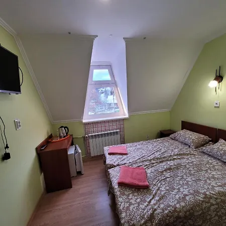 Отель тростян